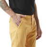 Pantalon chino homme écusson brodé dans le dos en coton Coast Pantalon chino homme écusson brodé dans le dos en coton Coast