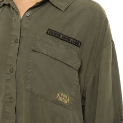 Chemise femme manches courtes fluide avec patchs et broderie Army