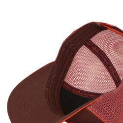 Casquette baseball avec filet et écusson brodé Corail
